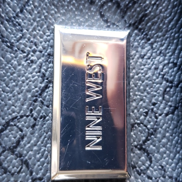 Nine west cross over purse - Picture 4 of 5